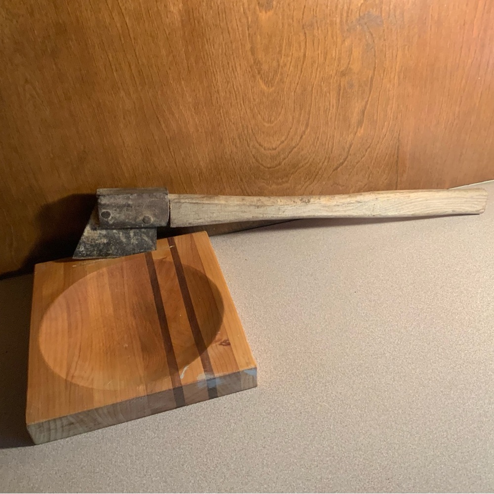 Burley tobacco hatchet